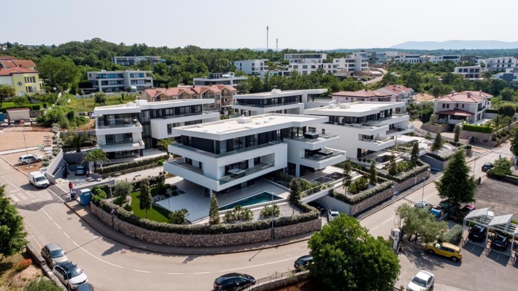 Hadrie Luxury Resort And Villas Azimut 말린스카 외부 사진
